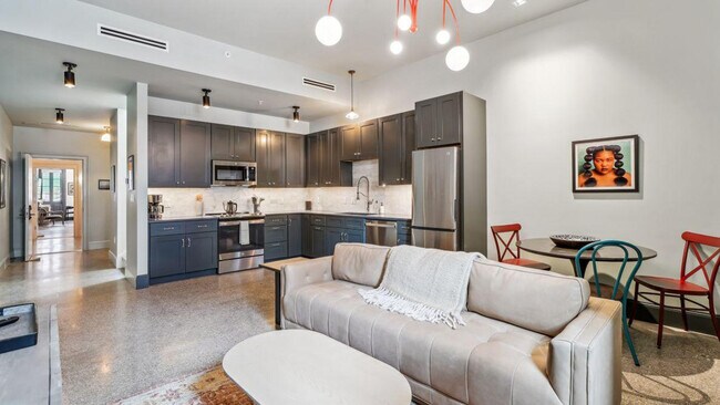 Primary Photo - 310 N Rampart St