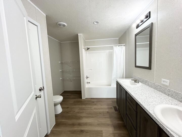 Building Photo - 29909 Flushing Dr