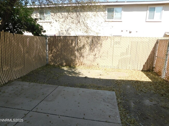 Building Photo - 685 Sunny Ln