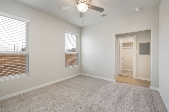 Building Photo - Stadium Pointe 3/3 Townhome near Brandeis HS