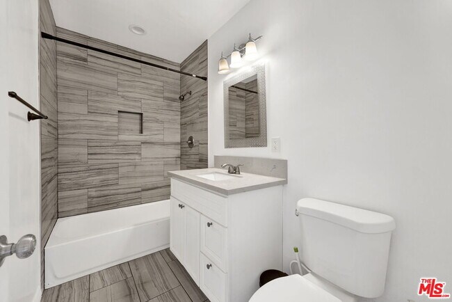 Building Photo - 6323 Farmdale Ave