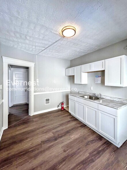 Building Photo - 2216 E 82nd St