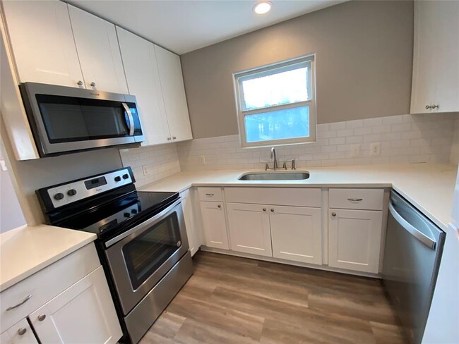 Building Photo - 6402 Auburn Dr
