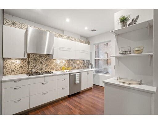 Building Photo - 1690 Washington St