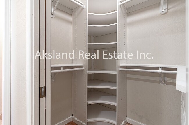 Building Photo - 697 Garden Gate Dr