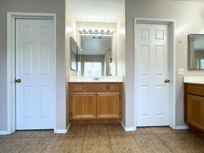Building Photo - 4130 Prairie Dunes Dr