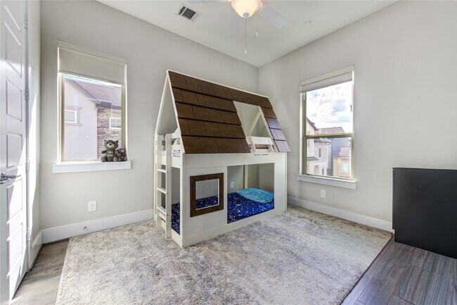 Building Photo - 2661 Fountain Key Blvd