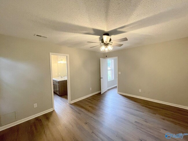 Building Photo - 100 Brook Glen Dr