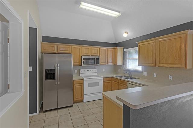 Building Photo - 3807 Woodside Dr