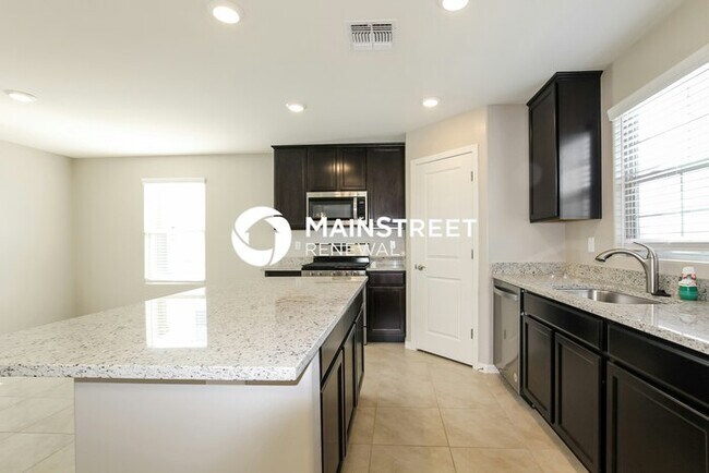 Building Photo - 4 Bedroom Pet-Friendly Home in Phoenix, AZ...