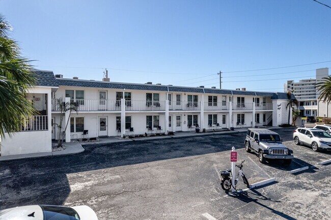 Building Photo - 680 71st Ave N