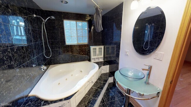 Building Photo - 1 br, 1 bath House - 1638 W Blackhawk St P...