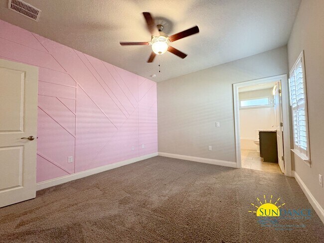 Building Photo - Exquisite 4 Bedroom Home in Navarre Near Beaches & Amenities!