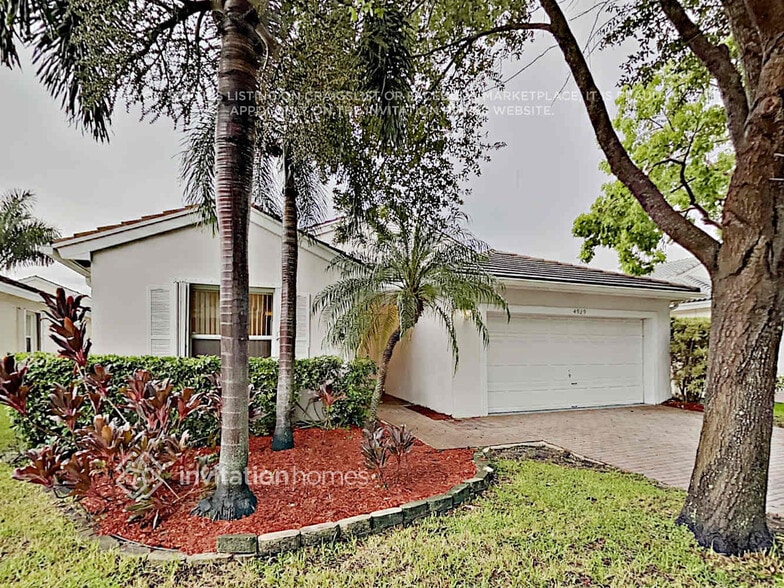 Building Photo - 4929 SW 33rd Ave