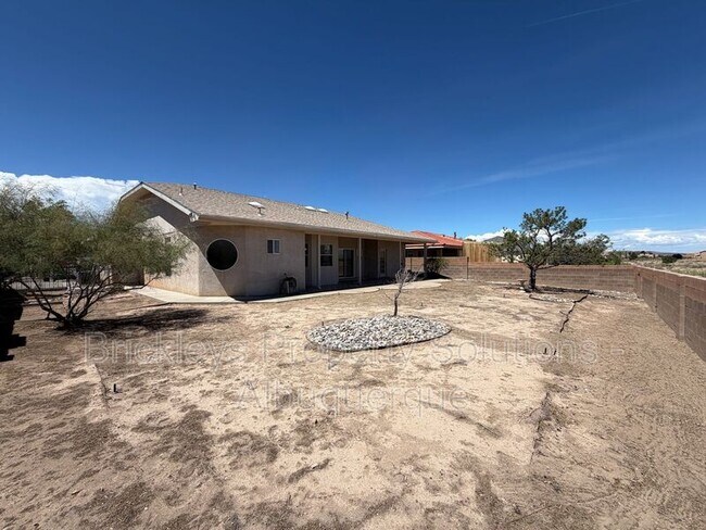 Building Photo - 7281 Spruce Mountain Loop NE