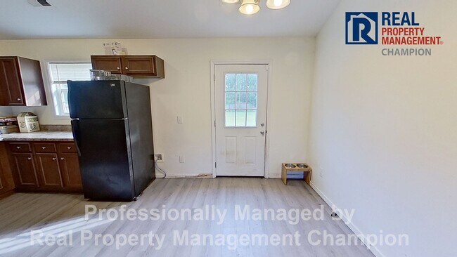 Building Photo - 3 BD/ 2.5 BA Home with Bonus Room, Attache...
