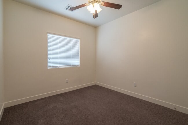 Building Photo - Small Dog Friendly Home With RV Parking