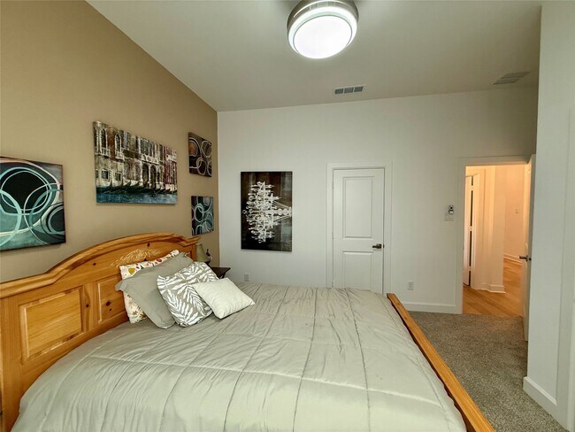 Building Photo - 9911 Deep Water Dr