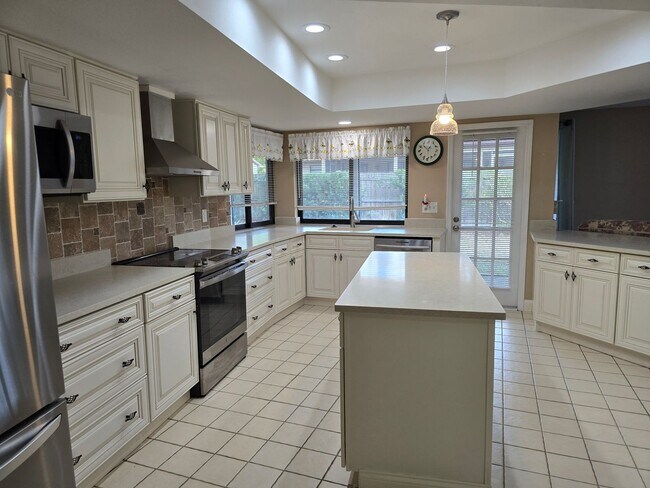 Building Photo - Be Home for the Holidays!