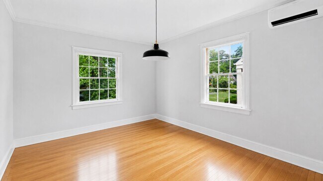 Building Photo - Heart of Woodland Heights just blocks from JRPS, Renovated 2BR / 1.5BA home with gardens