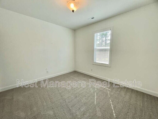 Building Photo - 36 Micahs Way N