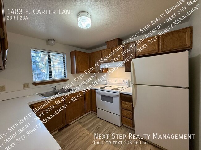 Building Photo - 1483 E Carter Ln