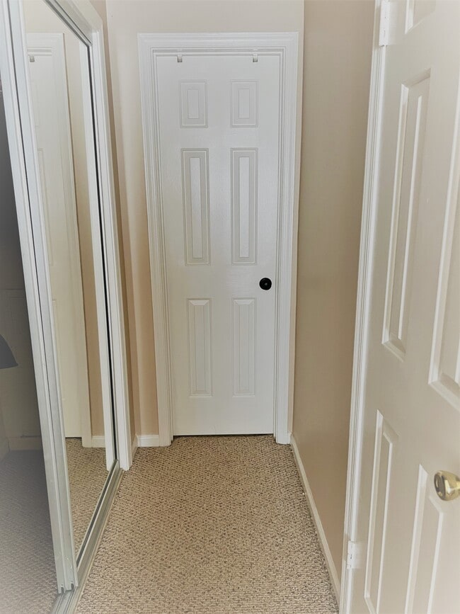 Building Photo - 1705 Willow Creek Ct