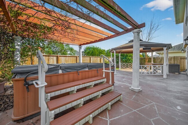 Building Photo - 15910 Clayton Bend Dr