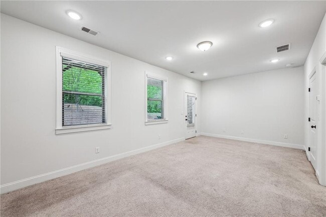 Building Photo - 687 Avondale Creek Dr.