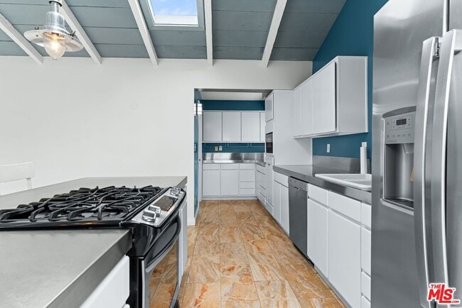 Building Photo - 8176 La Jolla Shores Dr