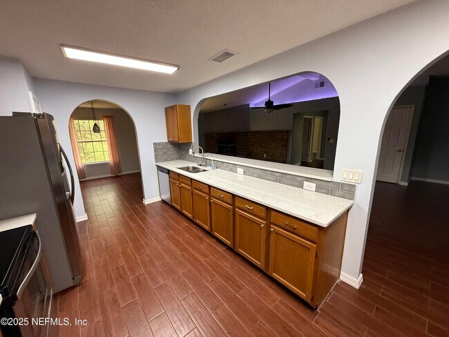 Building Photo - 958 Long Lake Dr