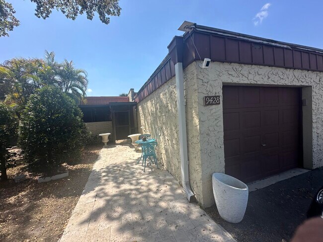 Building Photo - 9428 Oakburst Ln