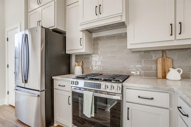 Building Photo - 302 Foch St