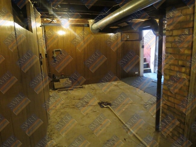 Building Photo - 215 Thomas-