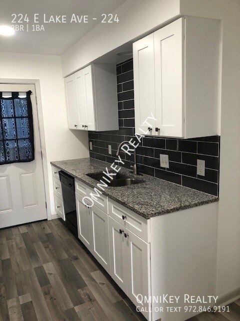 Building Photo - 224 E Lake Ave