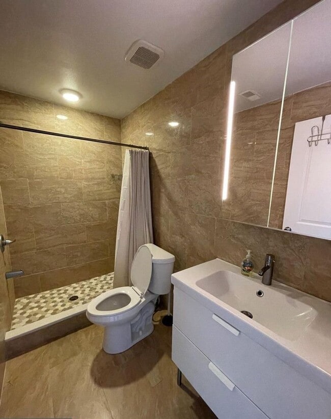 Building Photo - 615 N 11th St