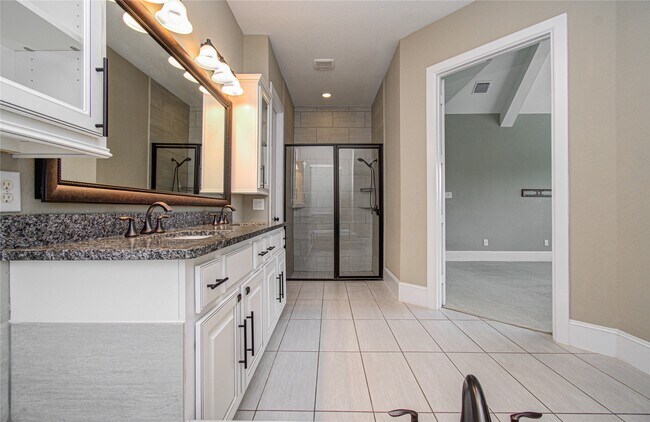 Building Photo - 2403 Orchard Way