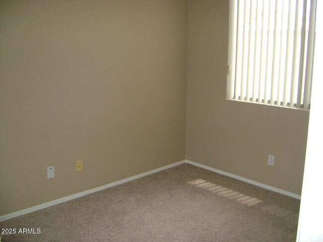 Building Photo - 5261 E Hilton Ave