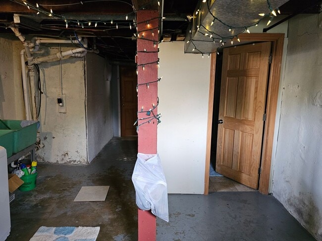 Building Photo - 4 bedroom House Close to U of M! Leasing f...