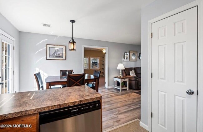 Building Photo - 209 Sinclair Ave