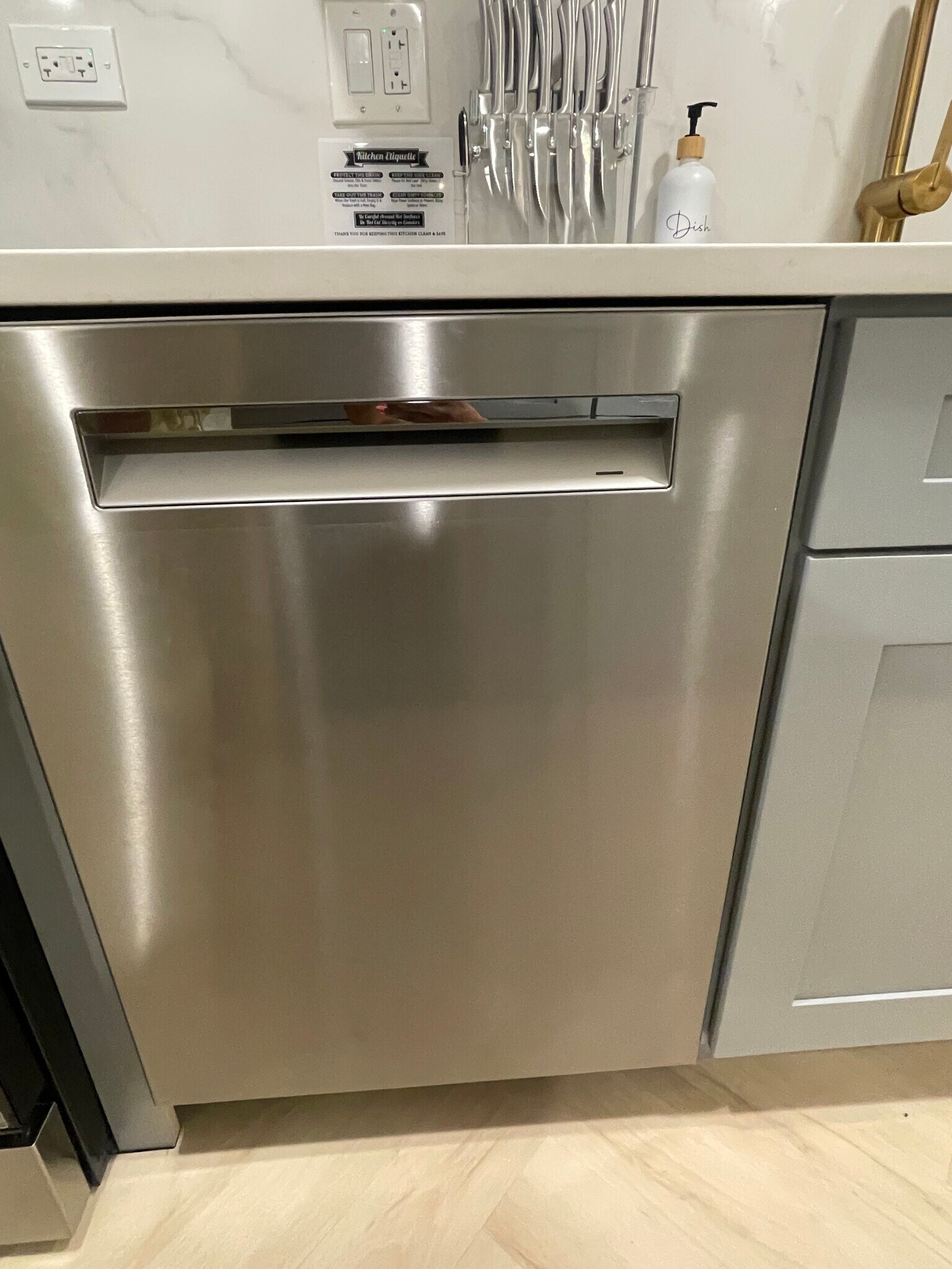 Bosch dishwasher - 656 E 50th Pl