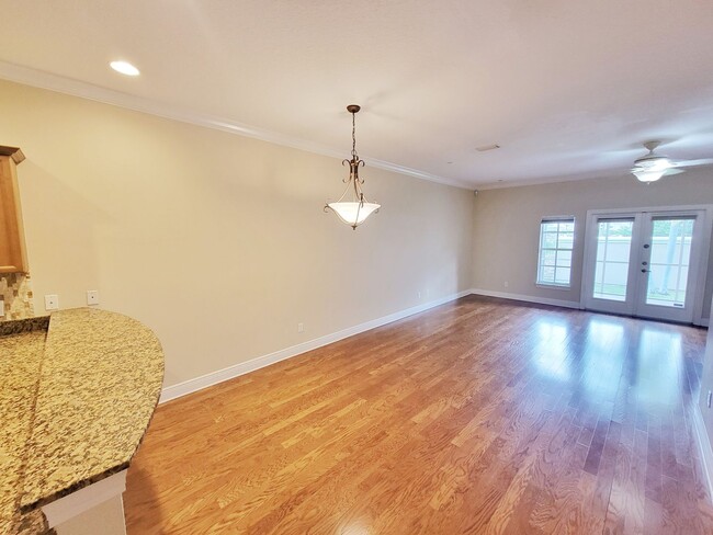 Building Photo - 3 Bedroom 2.5 Bath Townhome in North St. P...