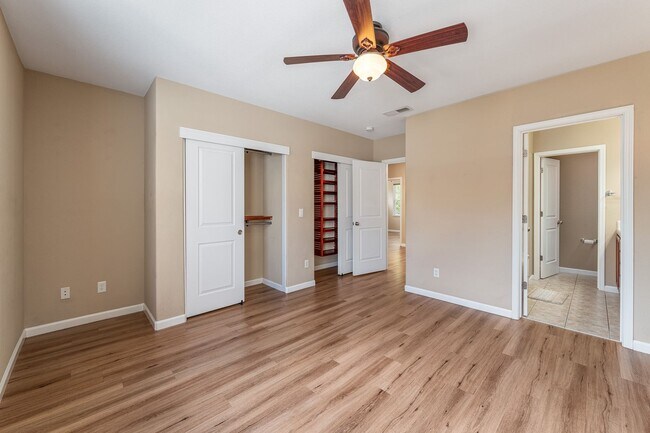 Building Photo - Somersett Rental