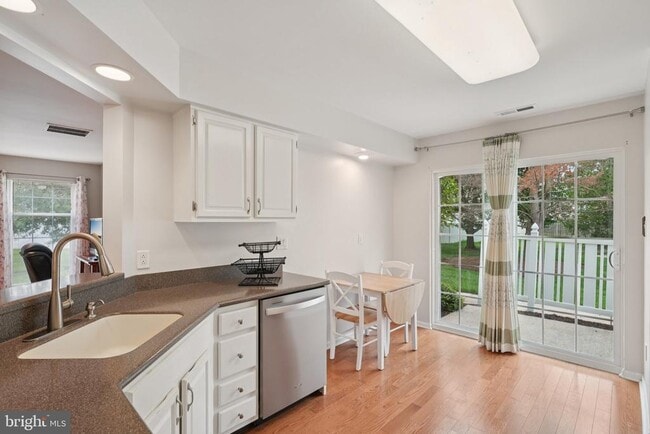 Building Photo - 505 Oliphant Ln