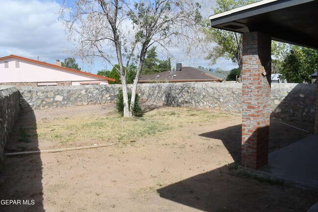Building Photo - 3545 E Glen Dr