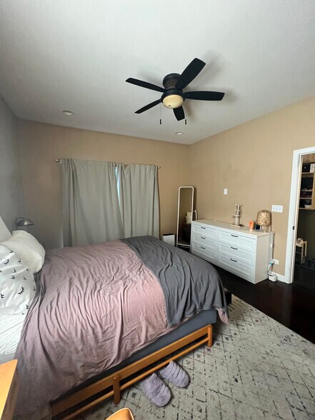 Building Photo - 3322 W Eastwood Ave