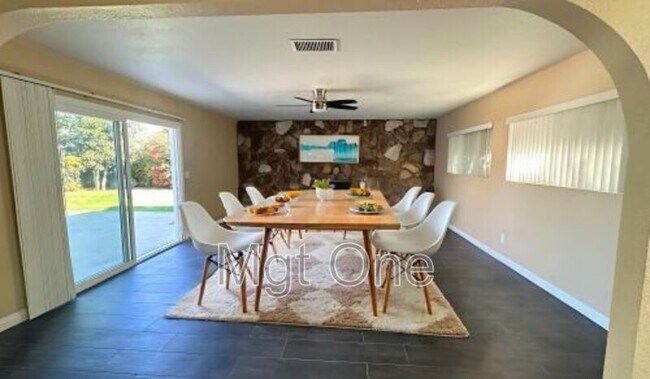 Building Photo - 1899 Dawn Ridge Dr