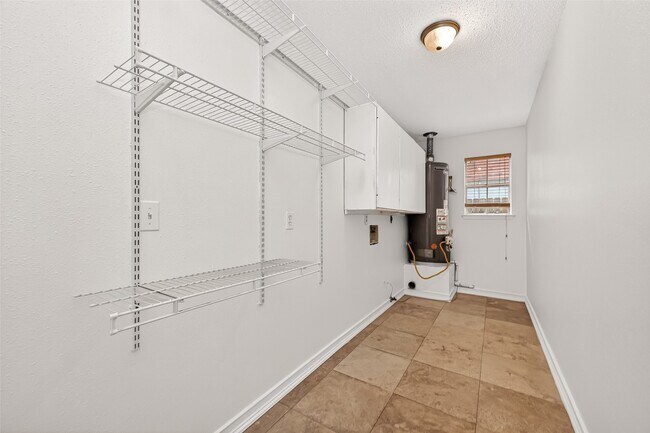 Building Photo - 42 Rockridge Dr