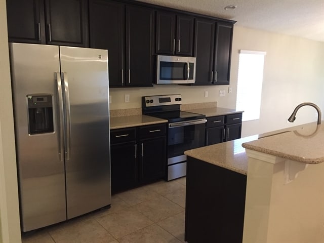 Building Photo - 372 W New England Dr