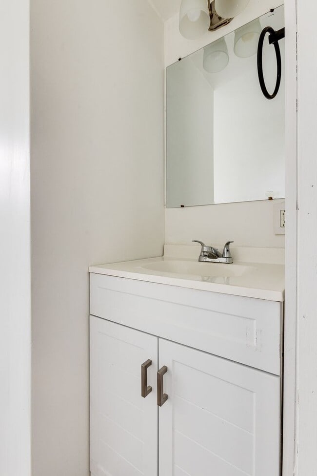 Building Photo - Available APRIL 2026 - Spacious 3 Bedroom Apartment in the Heart of Mt Oliver!